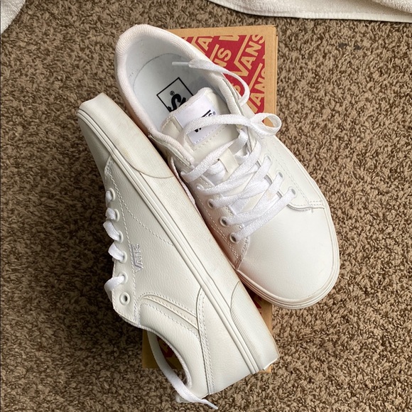 Vans White Classic Sneakers Minimalist Design - Picture 6 of 6